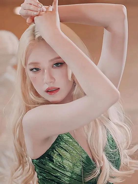 YEH SHU HUA (SHUHUA FROM (G)I-DLE)