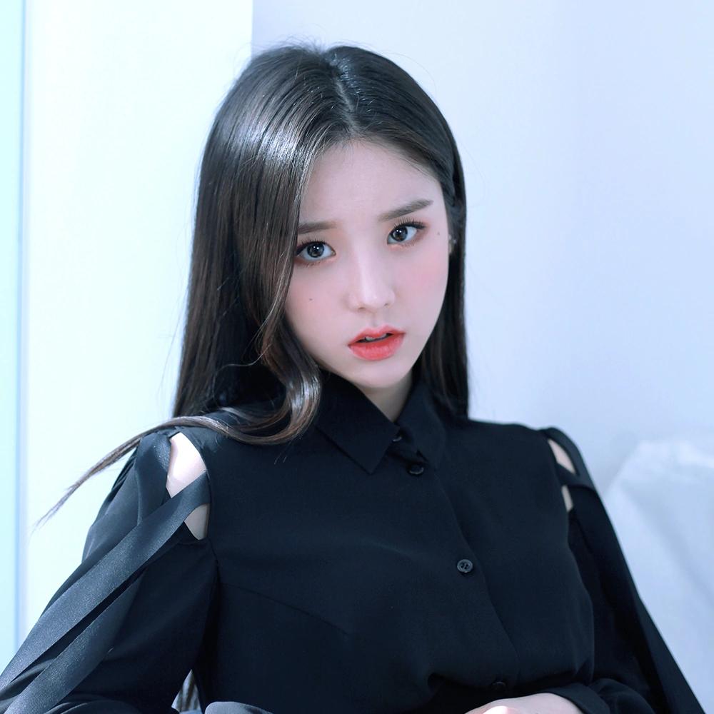 Jeon Heejin (Heejin) LOONA