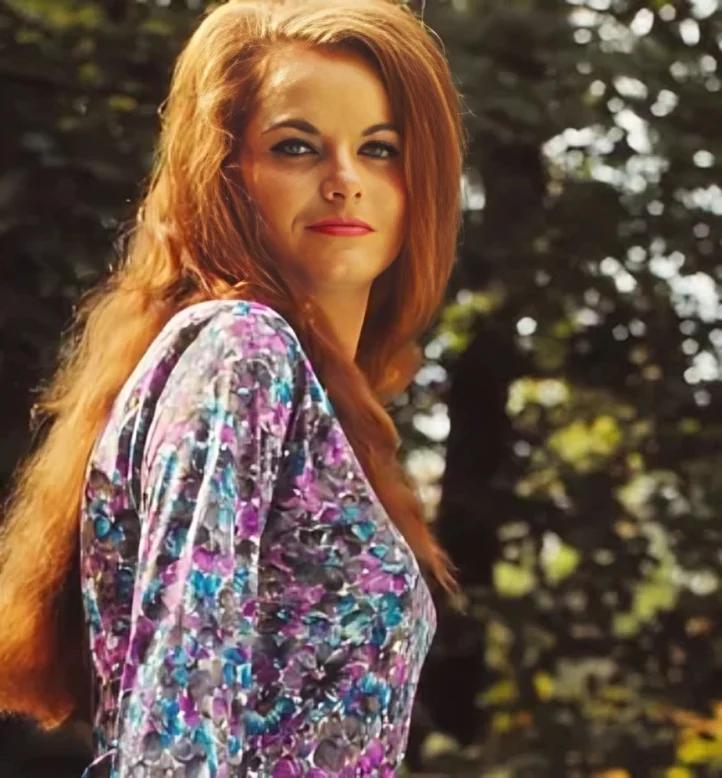 Jeannie C Riley