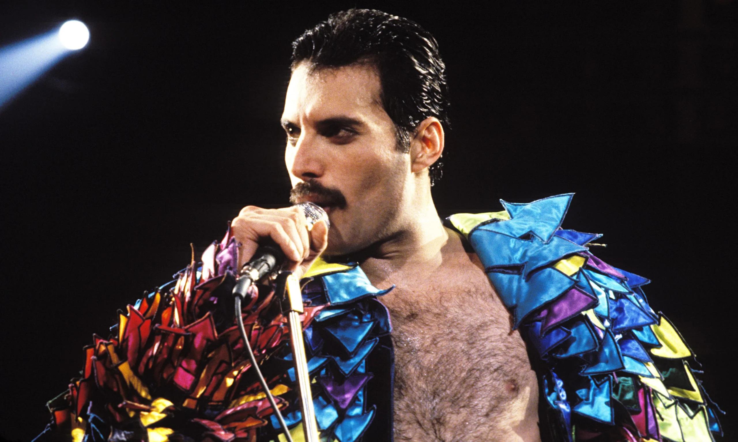 Freddie Mercury (Queen) (Live voice from concerts)