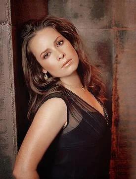 Piper Halliwell (CHARMED)