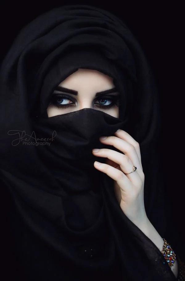 woman arab sho