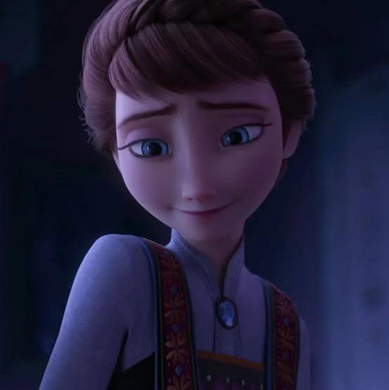 Queen Iduna (Evan Rachel Wood, Disney Frozen II)