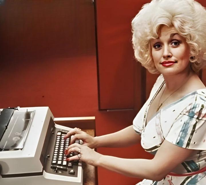 Dolly Parton (9 To 5 And Odd Jobs Era)