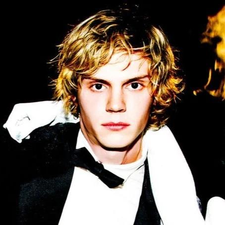 Evan Peters